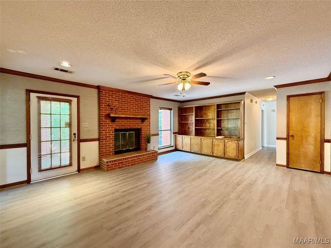 Very spacious den! | Image 5