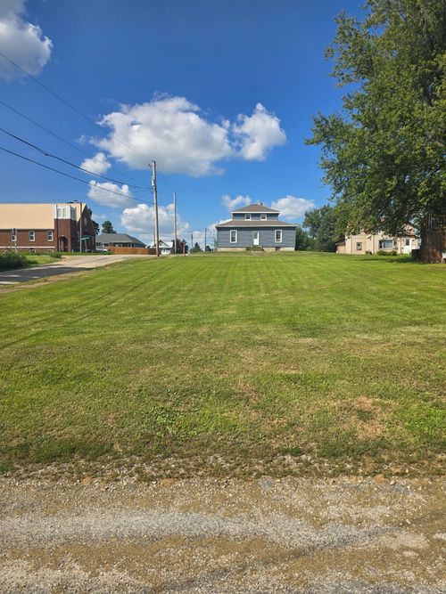 307/311 W Webster W, Wyoming, IA, 52362 | Card Image