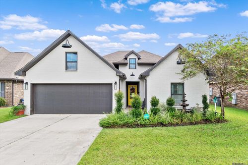 9329 Falling Oak Dr, Baton Rouge, LA, 70817-1000 | Card Image