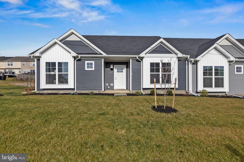 Coastal Dr, Hanover, PA 17331