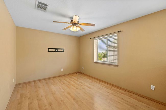 Unfurnished room featuring light wood-style flooring and a ceiling fan | Image 18