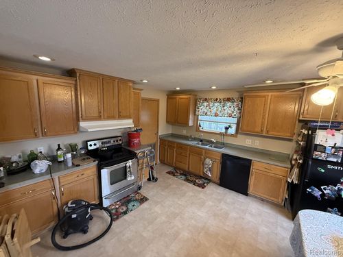 11224 Nearbrook Court, Green Oak Township, MI, 48178 | Card Image