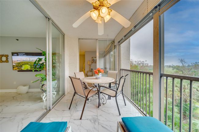 SCREENED BALCONY | Image 35