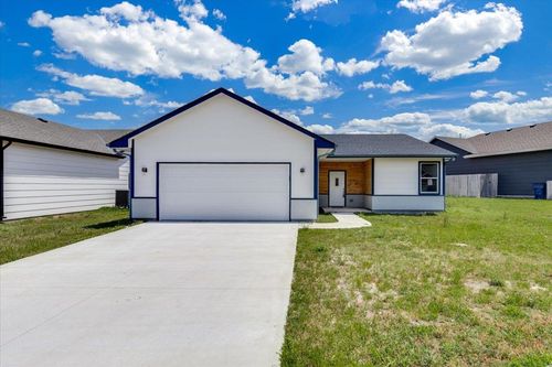 720 N Redbud Ave, Valley Center, KS, 67147-3229 | Card Image