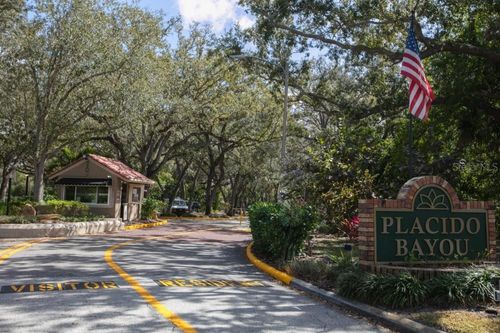 4690 Laurel Oak Ln Ne, SAINT PETERSBURG, FL, 33703-3131 | Card Image