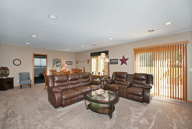 Family Room.jpg | Image 32