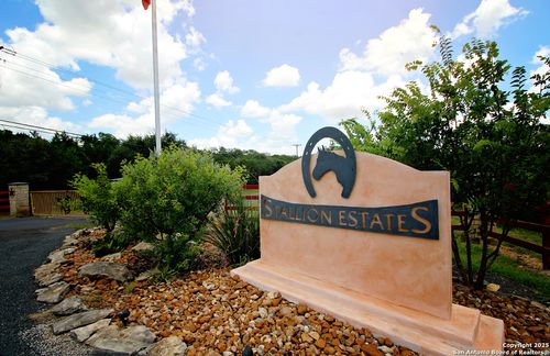154 N Stallion Estates Dr, Spring Branch, TX, 78070-3735 | Card Image