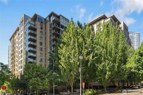 w300-900 Lenora St, Seattle, WA, 98121-2720 | Card Image