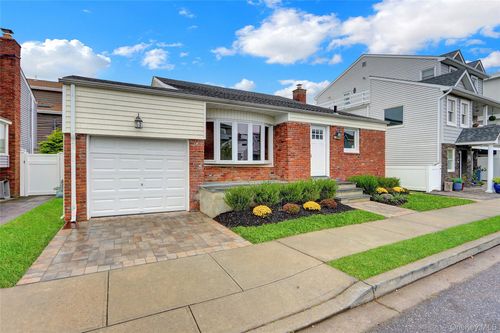 63 Kirkwood St, Long Beach, NY, 11561-2614 | Card Image