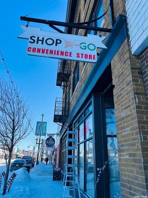 527 20th St W, Saskatoon, SK, S7M0X6 | Card Image