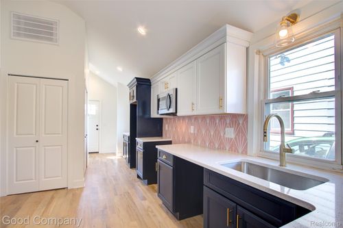 550 E Breckenridge St, Ferndale, MI, 48220-1324 | Card Image