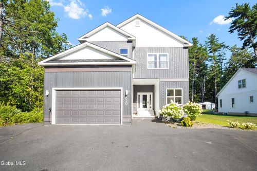 929 Pearse Rd, Niskayuna, NY, 12309-2943 | Card Image