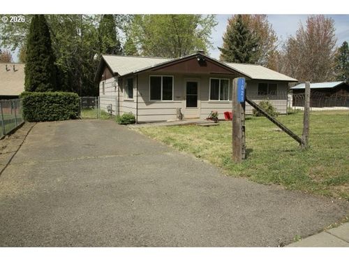 1021 N Columbus Ave, Goldendale, WA, 98620-9438 | Card Image