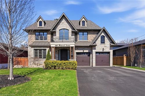 1395 Trotwood Ave, Mississauga, ON, L5G3Z7 | Card Image