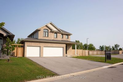 334 Viger Dr, House other with 4 bedrooms, 4 bathrooms and 9 parking in Welland ON | Image 2