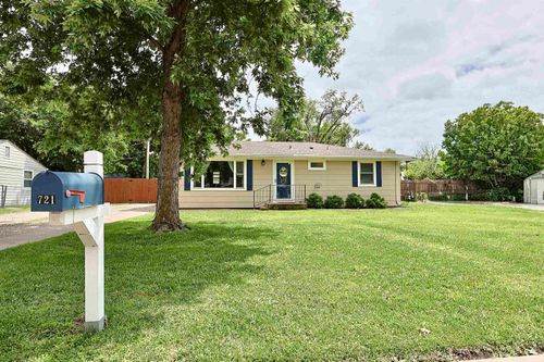 721 Tuttle St, Manhattan, KS, 66502-4456 | Card Image