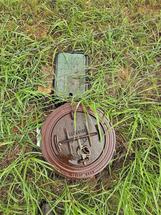 Exterior view of a water meter | Image 5