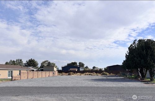 321 Spring Circle Sw, Mattawa, WA, 99349 | Card Image