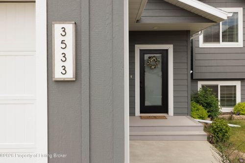 3533 Calvin Dr, Dickinson, ND, 58601-7534 | Card Image