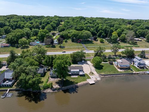 22799 Great River Rd, Le Claire, IA, 52753-9127 | Card Image
