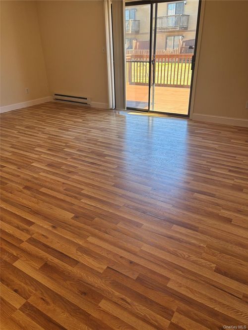 apt-709-100 Daly Blvd, Oceanside, NY, 11572-6007 | Card Image
