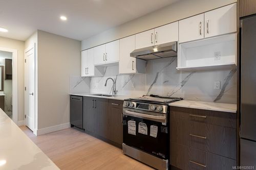 209-171 Jensen Ave W, Parksville, BC, V9P1K3 | Card Image