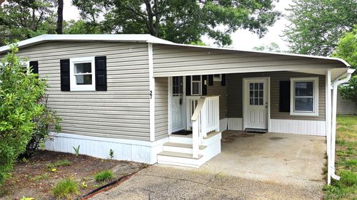 27-birch-525 Riverleigh Ave, Riverhead, NY, 11901-3611 | Card Image