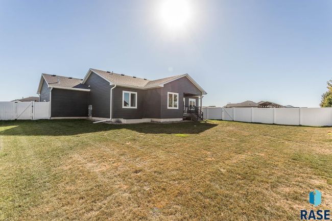 804 Johnson Creek Ct, House other with 3 bedrooms, 2 bathrooms and null parking in Harrisburg SD | Image 6