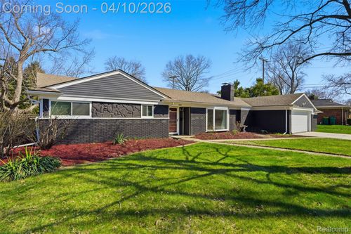 34164 Alta Loma Dr, Farmington, MI, 48335-4110 | Card Image