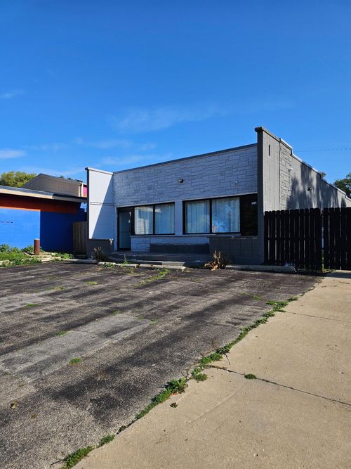 7518 W Fond Du Lac Ave, Milwaukee, WI, 53218-2816 | Card Image