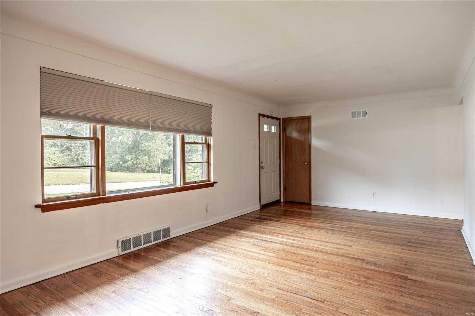 Lookaway Dr, Saint Louis, MO 63137