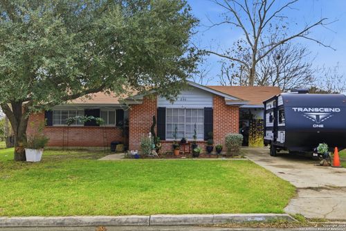 846 Horseshoe Trl, Universal City, TX, 78148-4007 | Card Image