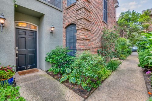 apt-110-3918 Holland Ave, Dallas, TX, 75219-3868 | Card Image