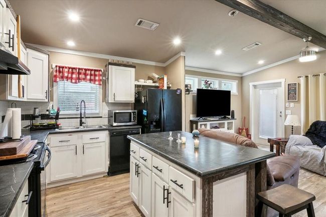 13271 Mustang Trl, House other with 2 bedrooms, 1 bathrooms and null parking in Hamshire TX | Image 13