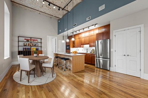 101-300 Wall St, Saint Paul, MN, 55101-2472 | Card Image