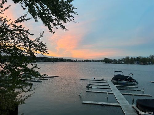 2-2100 S Long Lake Road, Fenton, MI, 48430 | Card Image