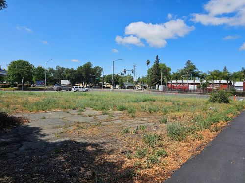 845 East St, Woodland, CA, 95776-4957 | Card Image