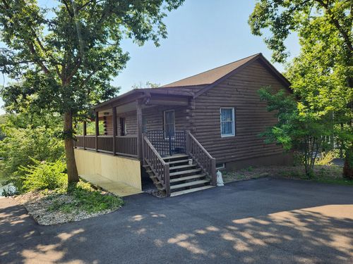 24 Magnolia Dr, Putnam, IL, 61560-9719 | Card Image