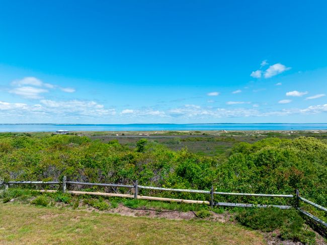 370 Lighthouse Rd, House other with 4 bedrooms, 3 bathrooms and null parking in Aquinnah MA | Image 9