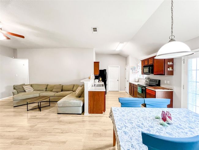 144 Calcite Ln, House other with 3 bedrooms, 2 bathrooms and 4 parking in Jarrell TX | Image 17