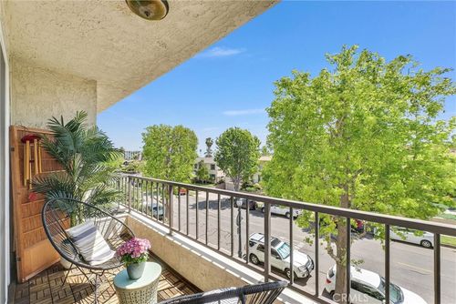201-2131 E 1st St, Long Beach, CA, 90802-4838 | Card Image