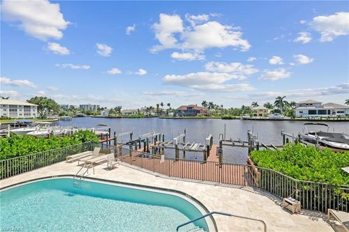 101102-10562 Gulf Shore Dr, NAPLES, FL, 34108-2094 | Card Image