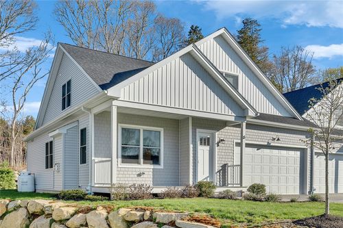 15 Blue Heron Dr, Westerly, RI, 02891-3044 | Card Image