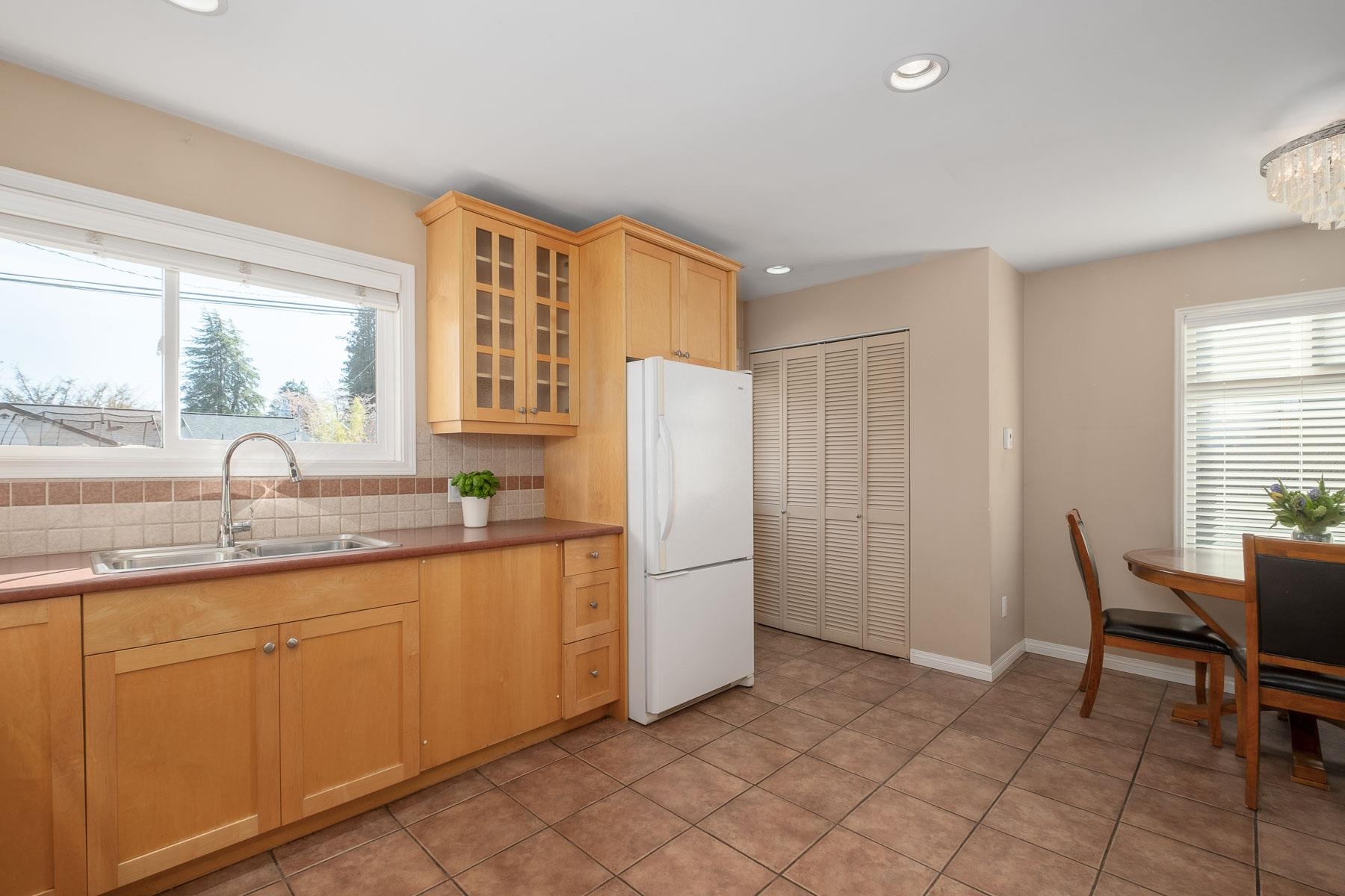 1805 W 15 Th Street, House other with 3 bedrooms, 1 bathrooms and 4 parking in North Vancouver BC | Image 10