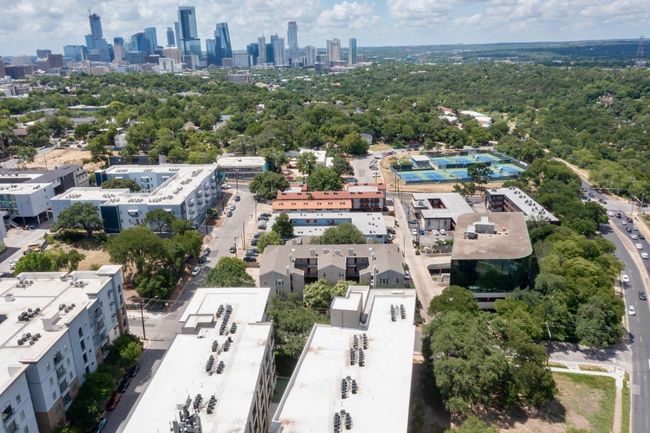 Bird's eye view of skyline | Image 40