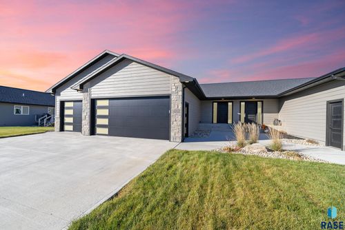 4202 N Knob Hill Ct Court, Sioux Falls, SD, 57107 | Card Image