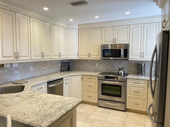 2502 Fairway Dr N, Condo with 3 bedrooms, 4 bathrooms and null parking in Jupiter FL | Image 4
