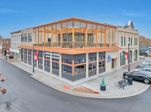 140 Washington Sq, Washington, IL, 61571-2657 | Card Image