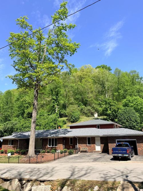 685 Mays Branch Road, Prestonsburg, KY, 41653 | Card Image
