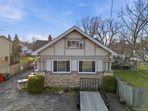 34327 Jefferson Ave, Harrison Township, MI, 48045-3232 | Card Image